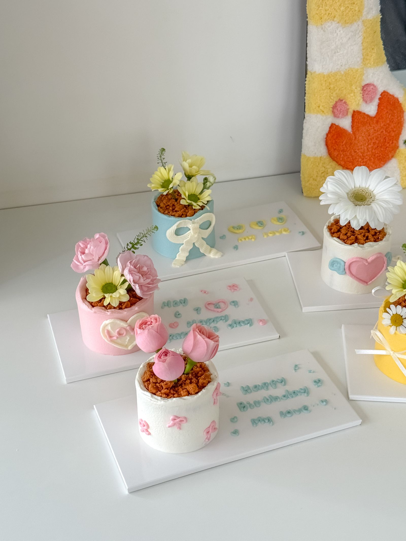 한입 사이즈 미니 생화케이크 여섯 개